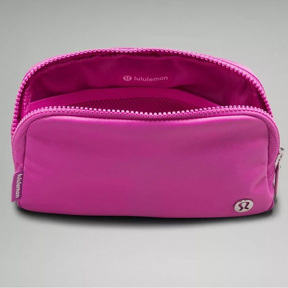 NWT unopened in original wrapping LuLuLemon Everywhere Belt Bag - Picture 2 of 6